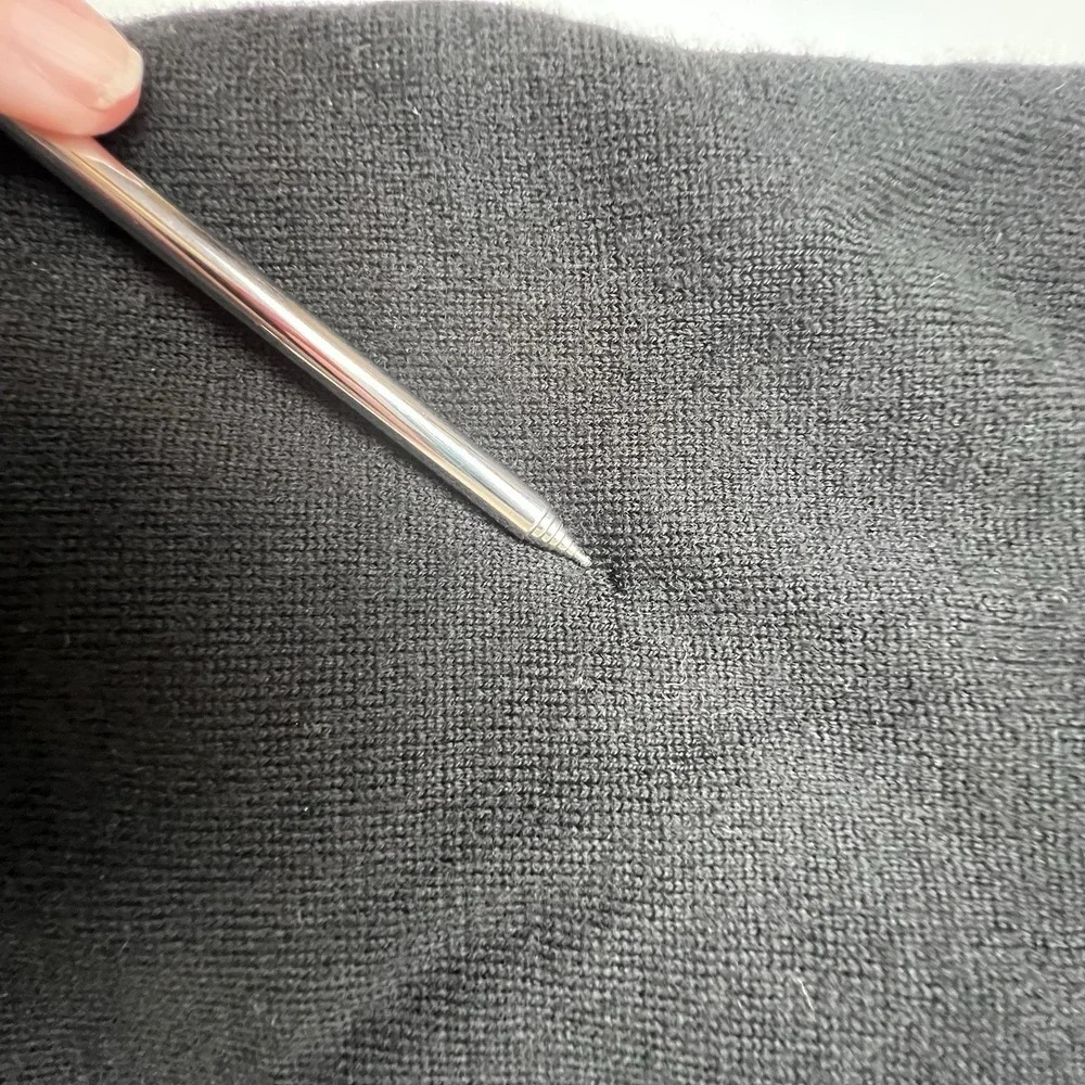 Banana Republic small hole